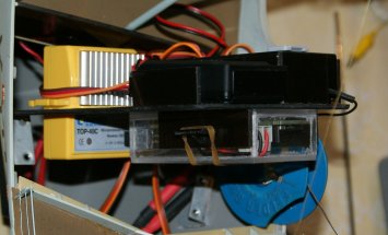 Das ganze schräg von der Seite mit den 4 Einheiten darauf