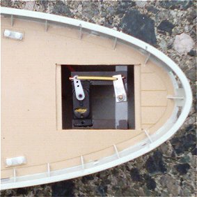 Miniservo per Polystyrolteile direkt am Ruderhorn